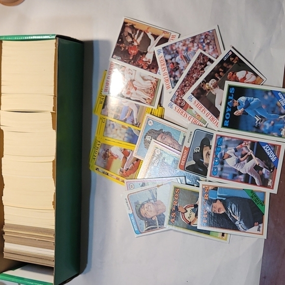 Vintage Mixed Box of Baseball Cards - Picture 1 of 14